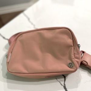 Lululemon 2L Belt Bag